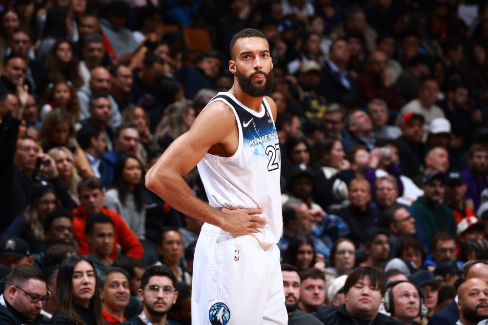 英超战平蓝军丢分损将 炮兵主帅国际周求“平安”.