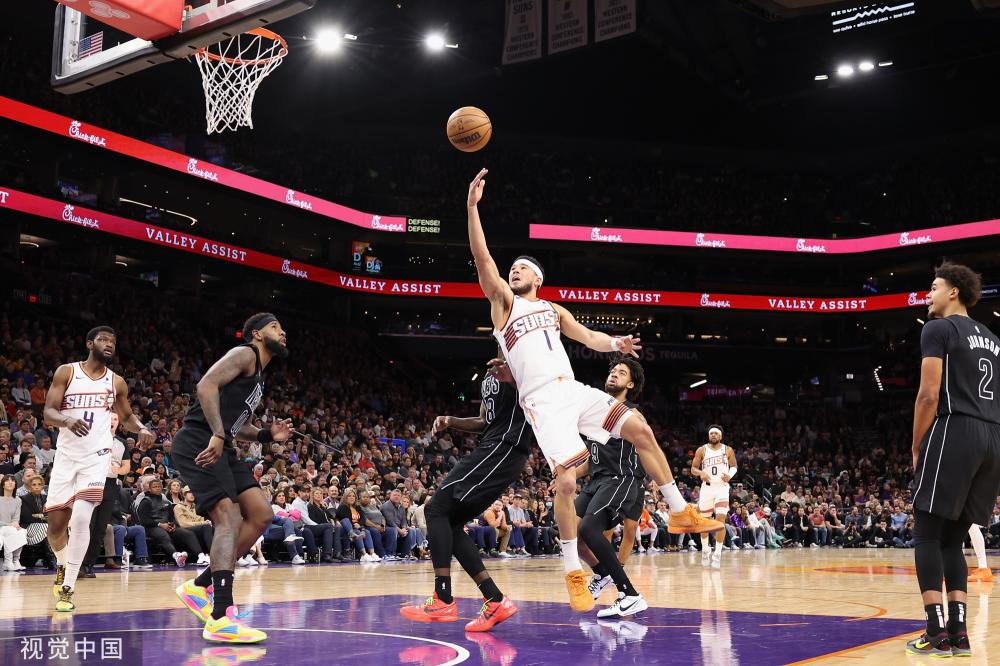 小时候最喜欢哪家俱乐部？法兰克福前锋埃基蒂克：曼联.