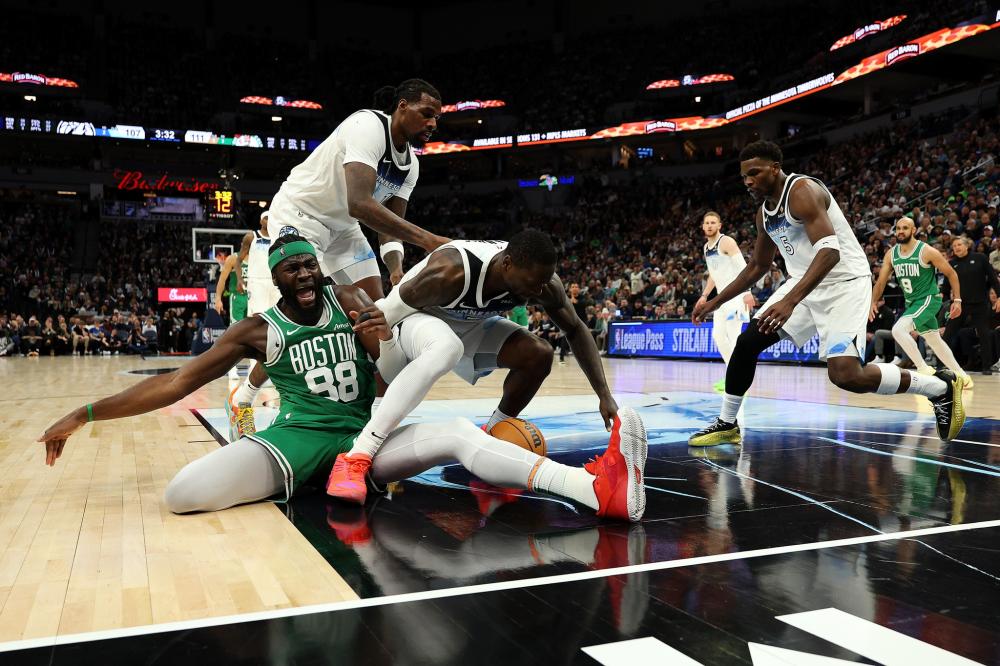 胡明轩：下半场沟通不到位 防守端不够针对 赛季漫长还需不断磨合（胡明轩：下半场沟通欠佳、防守缺乏针对性，漫长赛季仍需持续磨合）